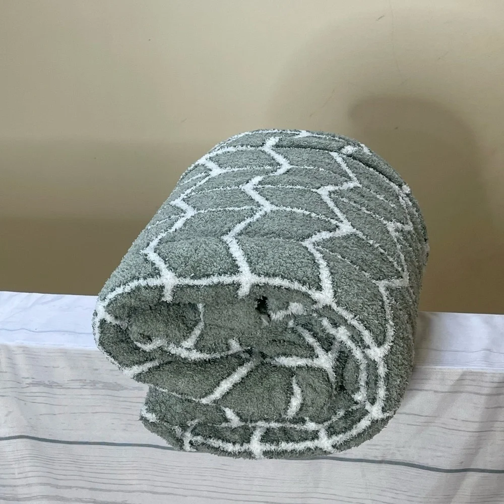 Berkshire Green and White Throw Blanket